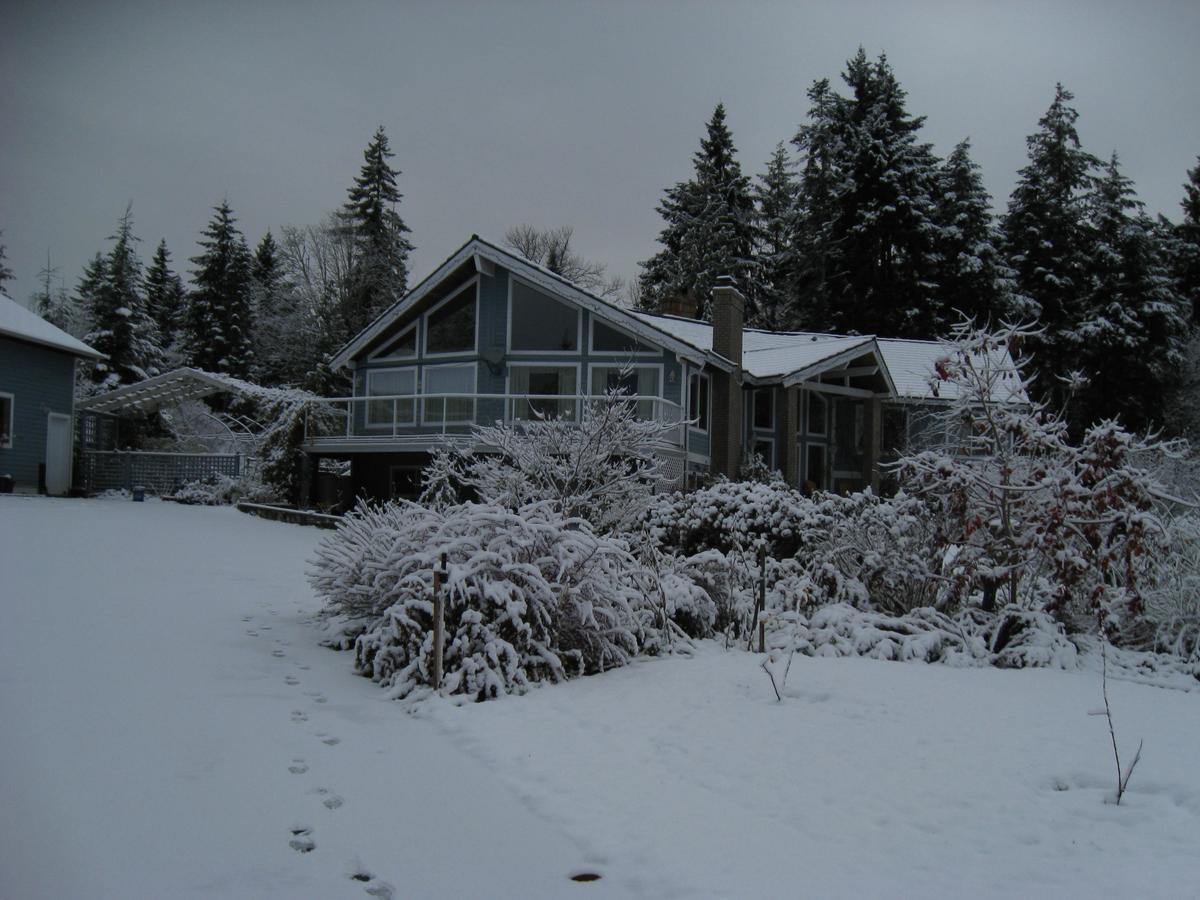 Cedar Acres Vacation Rental Fanny Bay Экстерьер фото